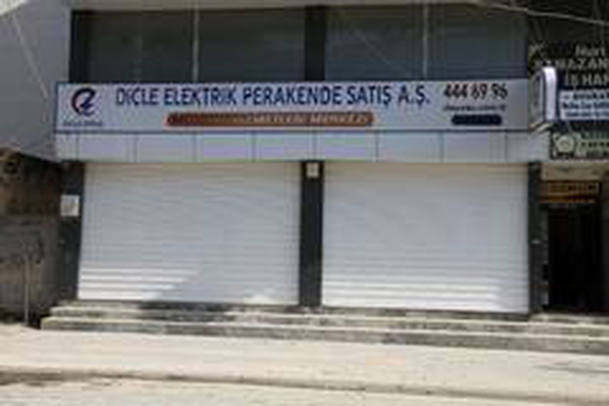 Mardin\'de hırsızlar duvarı delip DEDAŞ binasına girdi