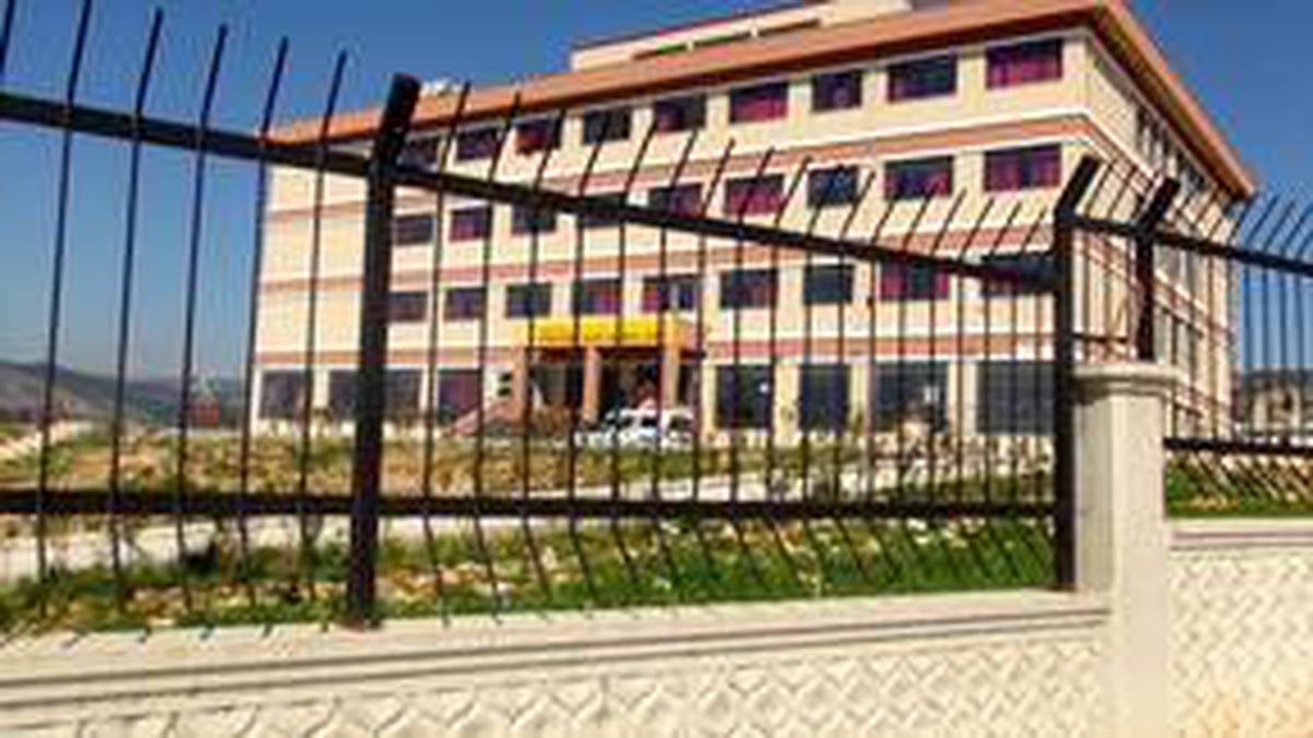 Mersin\'de zehirlenme şüphesiyle hastaneye kaldırılan 17 öğrenci taburcu edildi