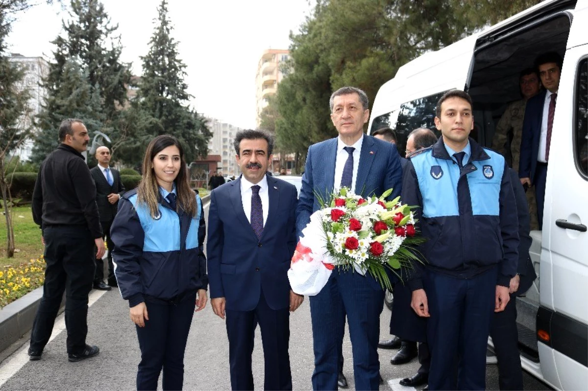 Milli Eğitim Bakanı Selçuk\'tan Diyarbakır Büyükşehir Belediyesine ziyaret