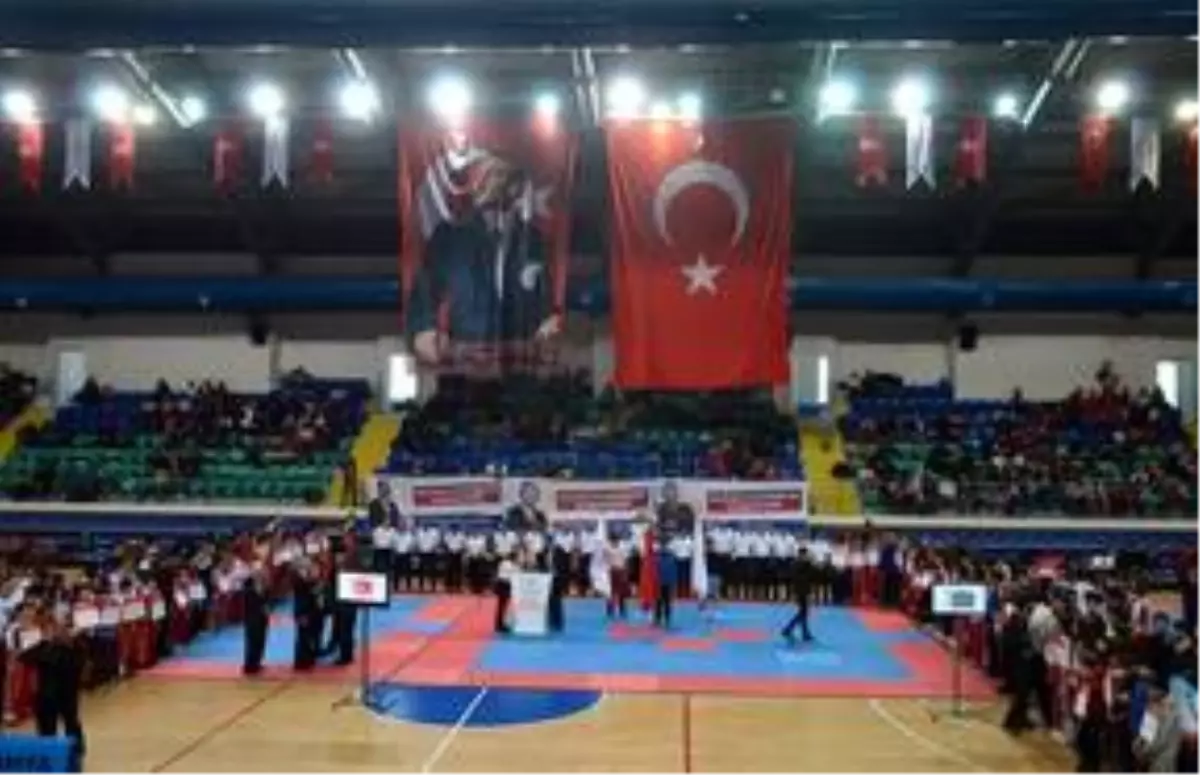 Okullar Arası Küçükler ve Yıldızlar Kick Boks Türkiye Birinciliği, Kütahya\'da başladı