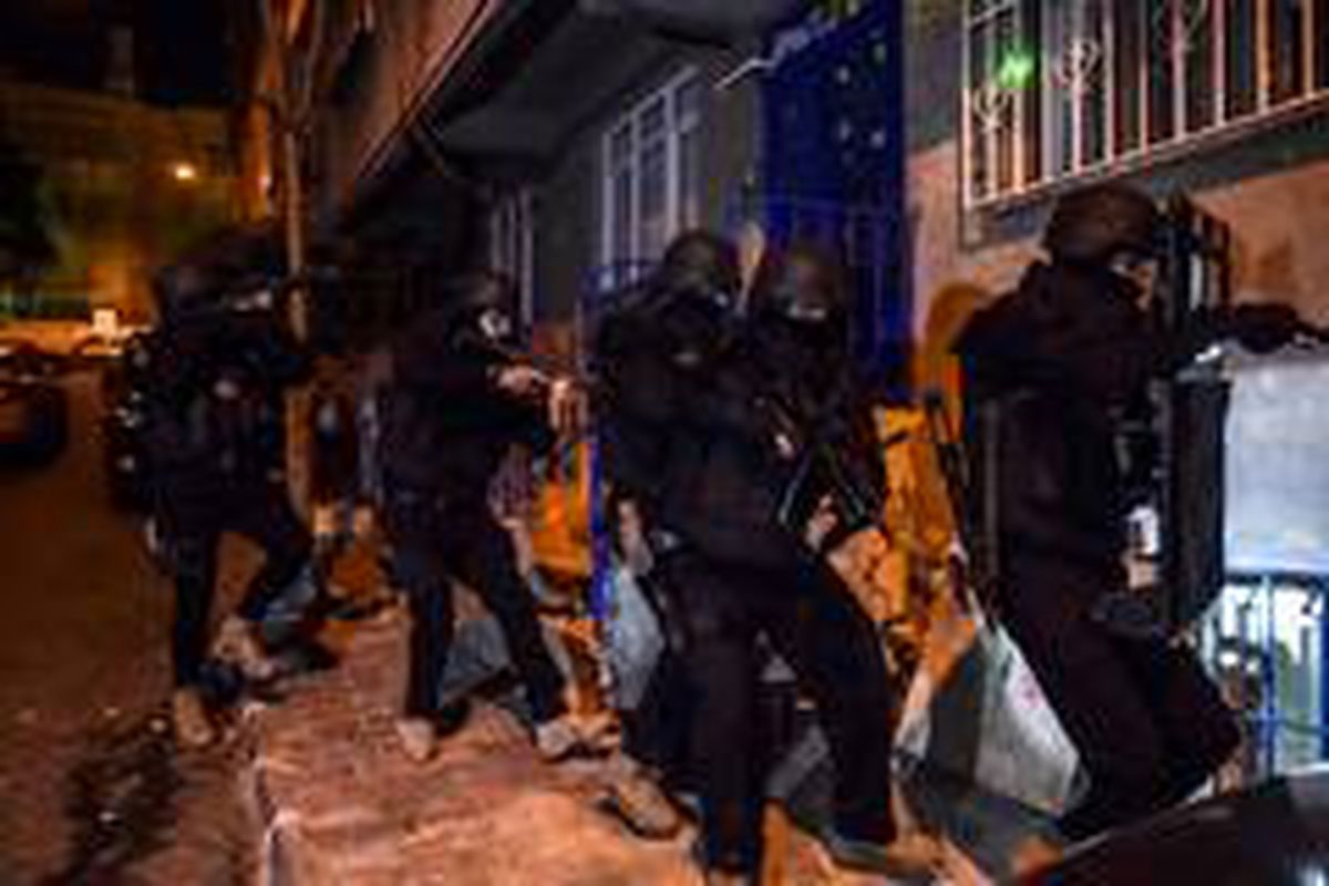 (Özel) İstanbul\'da DEAŞ\'ın sözde \'emir\' yapısına operasyon: 13 gözaltı