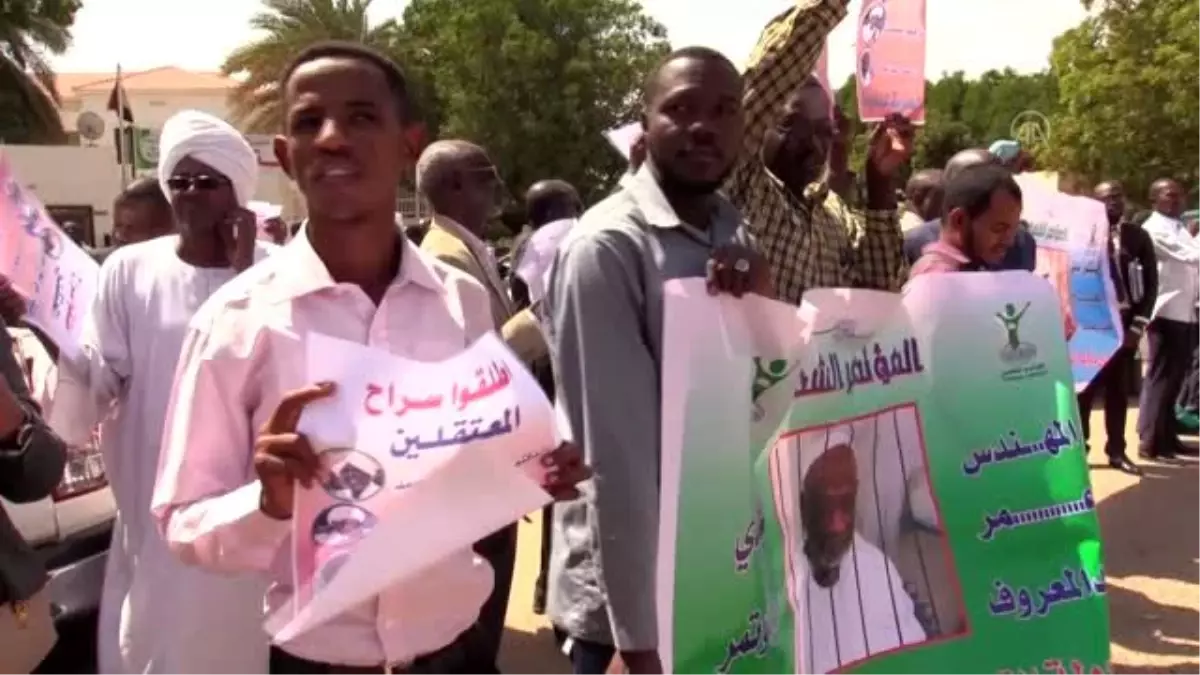 Sudan Halk Kongresi Partisi üyelerinden, liderlerinin gözaltında tutulmasına protesto