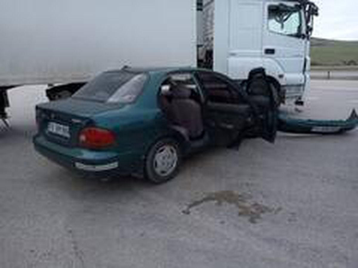 Ters yöne girince tır ile çarpıştı