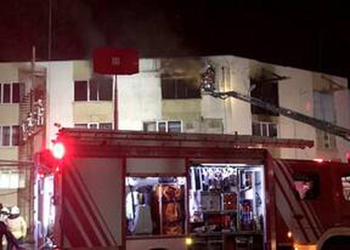 Tuzla\'da iş yeri yangınına itfaiye müdahale etti