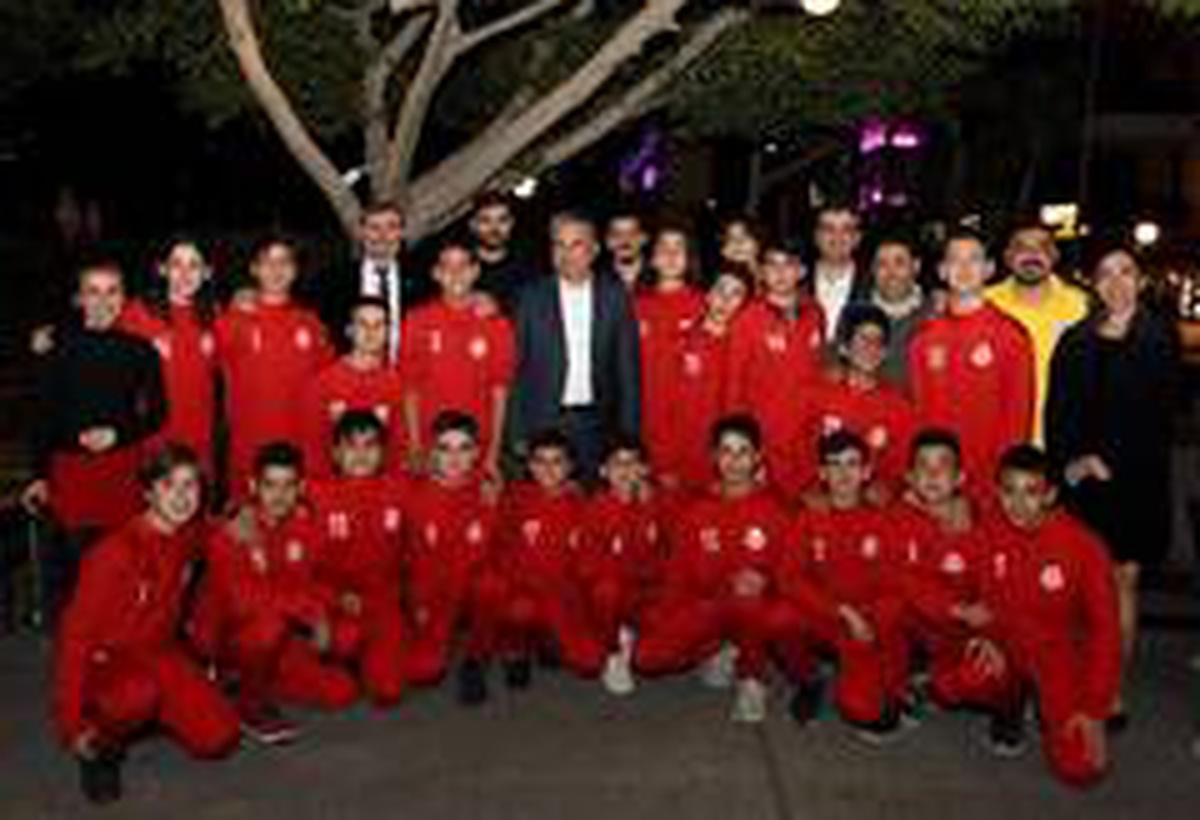 U14 futbol takımı şampiyonluğu kutladı