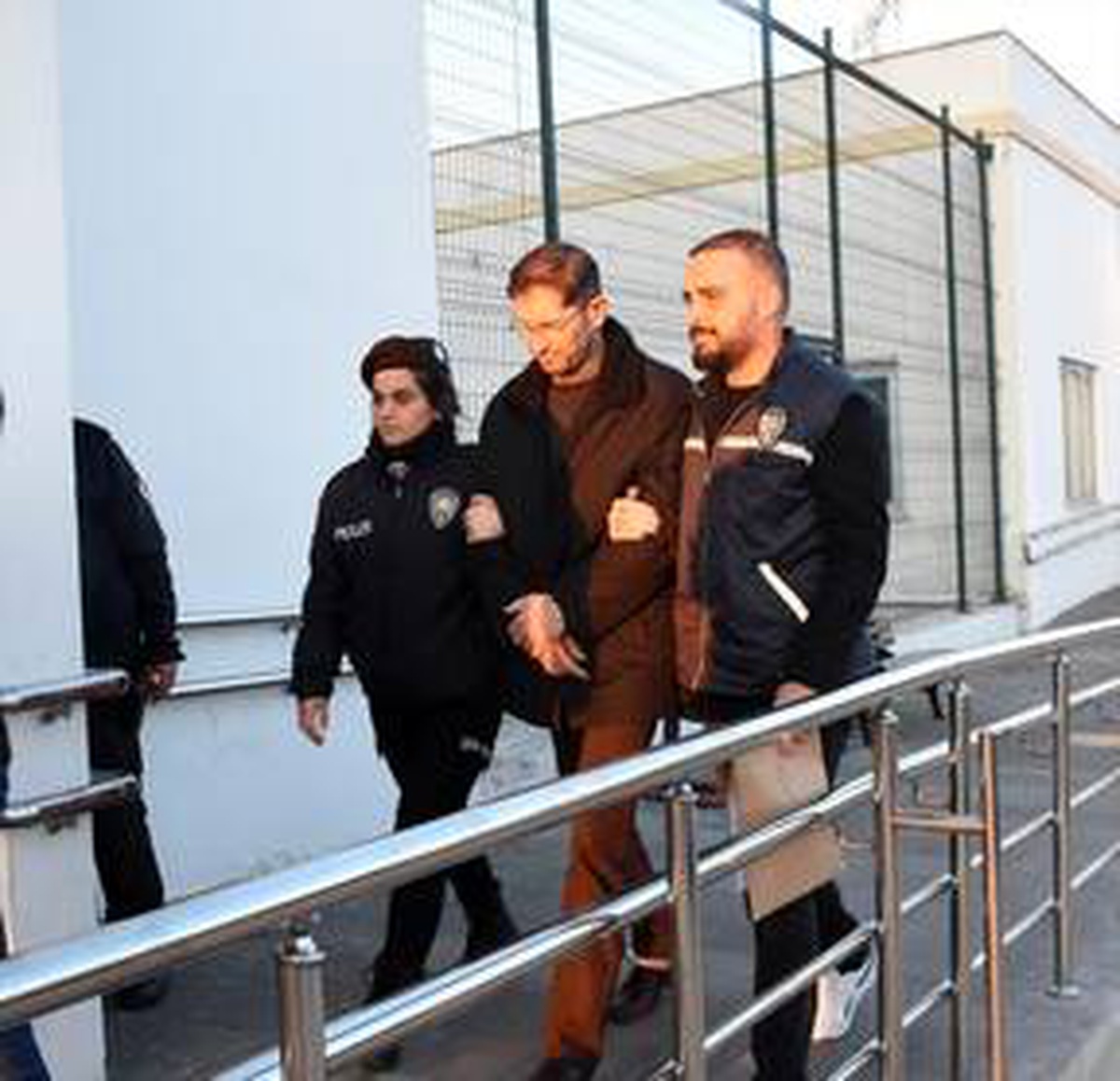 Adana merkezli 13 ilde FETÖ/PDY operasyonu: 17 gözaltı