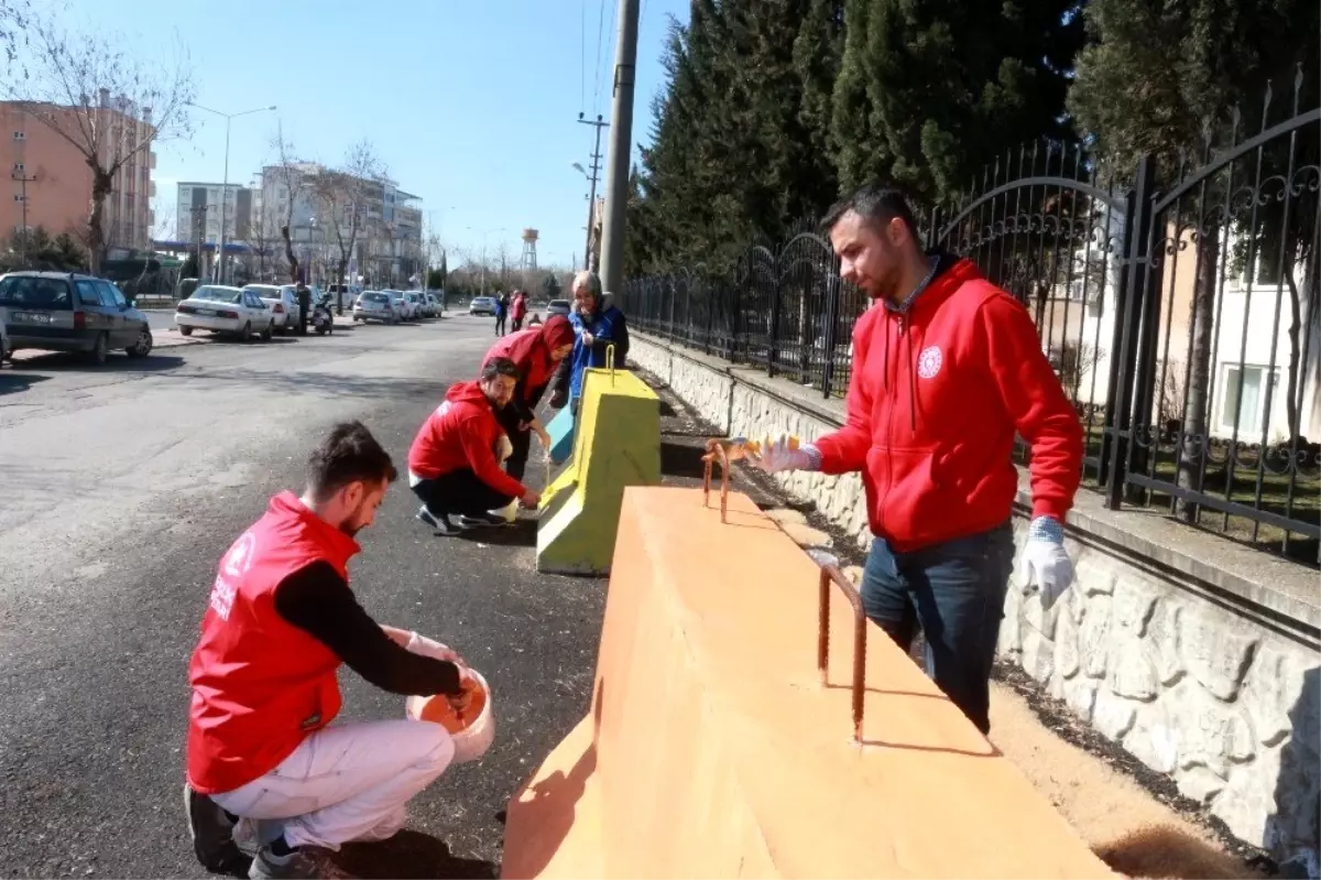 Beton bariyerlere tarihi motifler