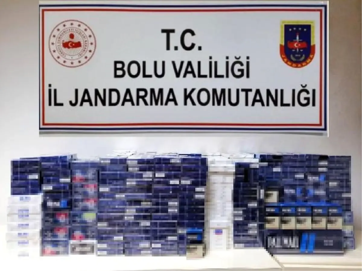 Bolu\'da 3 yolcu otobüsünde 2 bin 100 paket kaçak sigara ele geçirildi