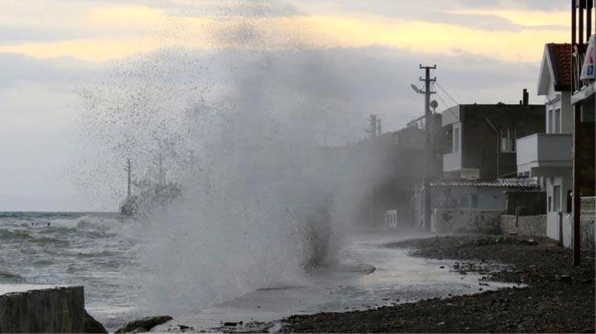 Deniz ulaşımına fırtına engeli! Çanakkale\'ye bazı seferler iptal edildi
