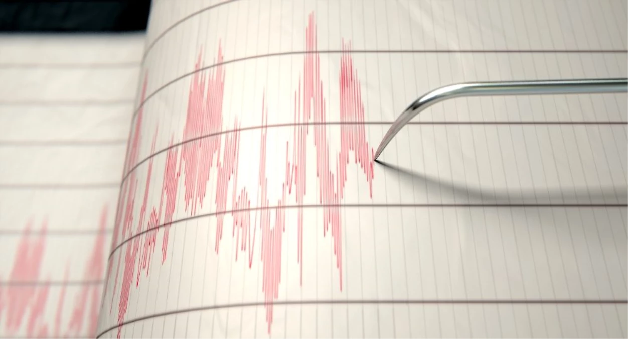 Endonezya\'da 6.2 büyüklüğünde deprem