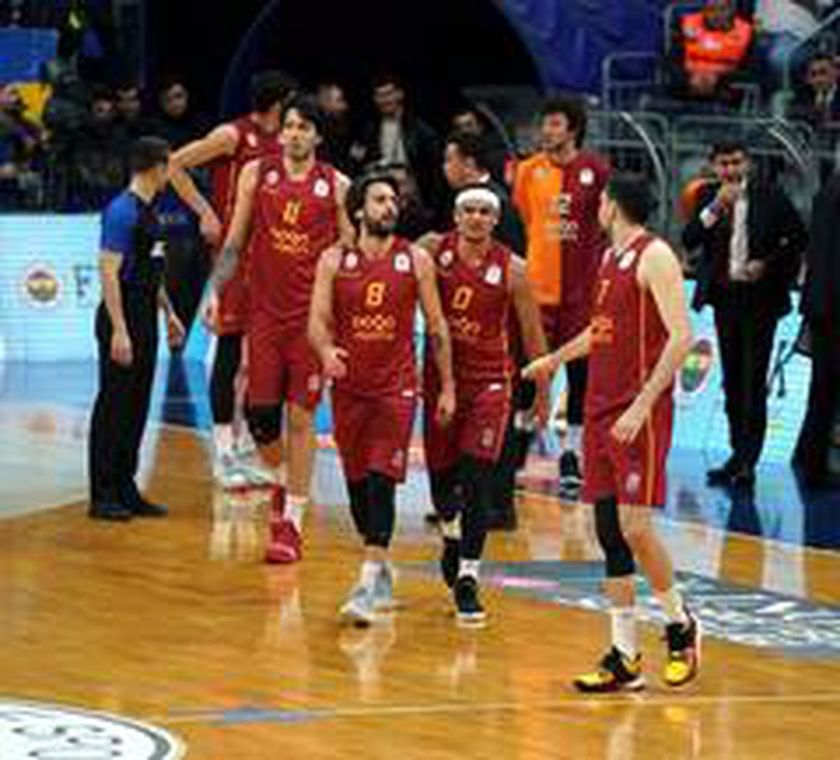 Galatasaray futboldan sonra basketbolda da Fenerbahçe\'yi deplasmanda yenememe serisini bitirdi