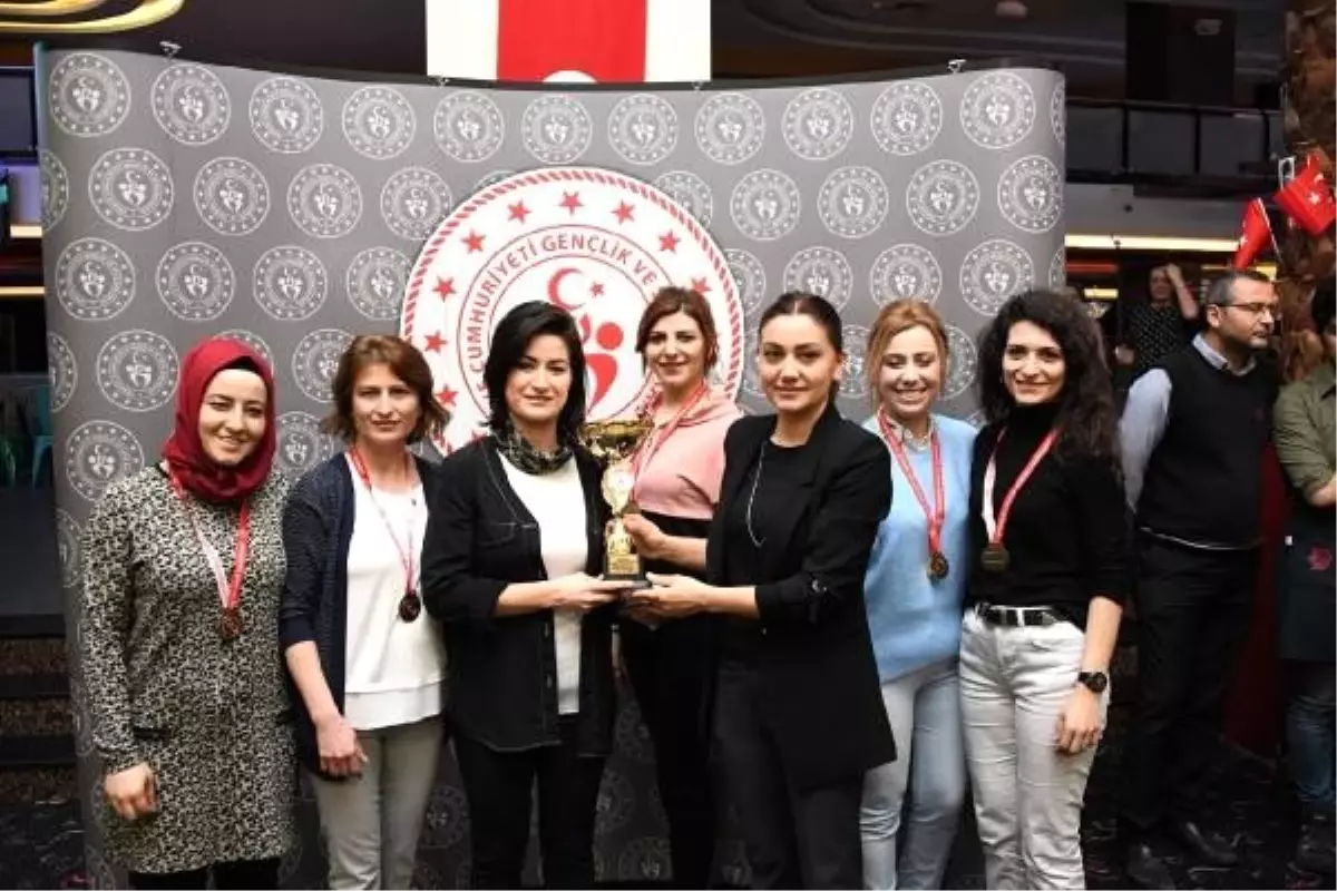 Gençlik ve Spor İl Müdürlüğü personeli bowlingle stres attı