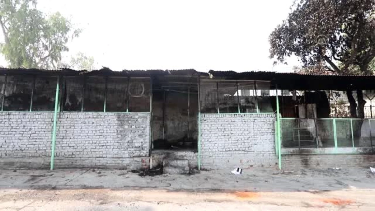Hindu göstericiler camileri yaktı (2) - YENİ