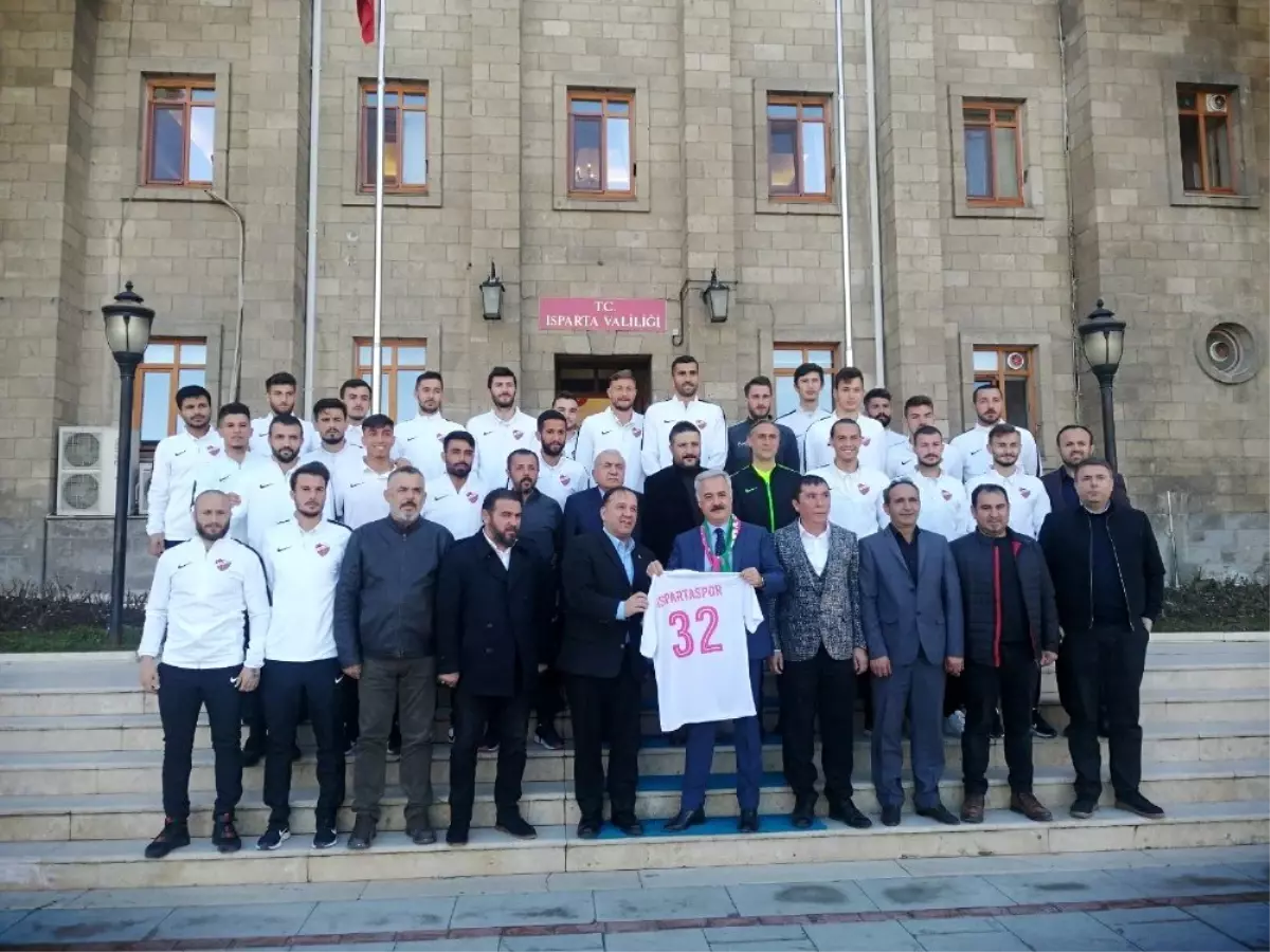 Isparta 32 Spor\'dan Vali Seymenoğlu\'na teşekkür ziyareti