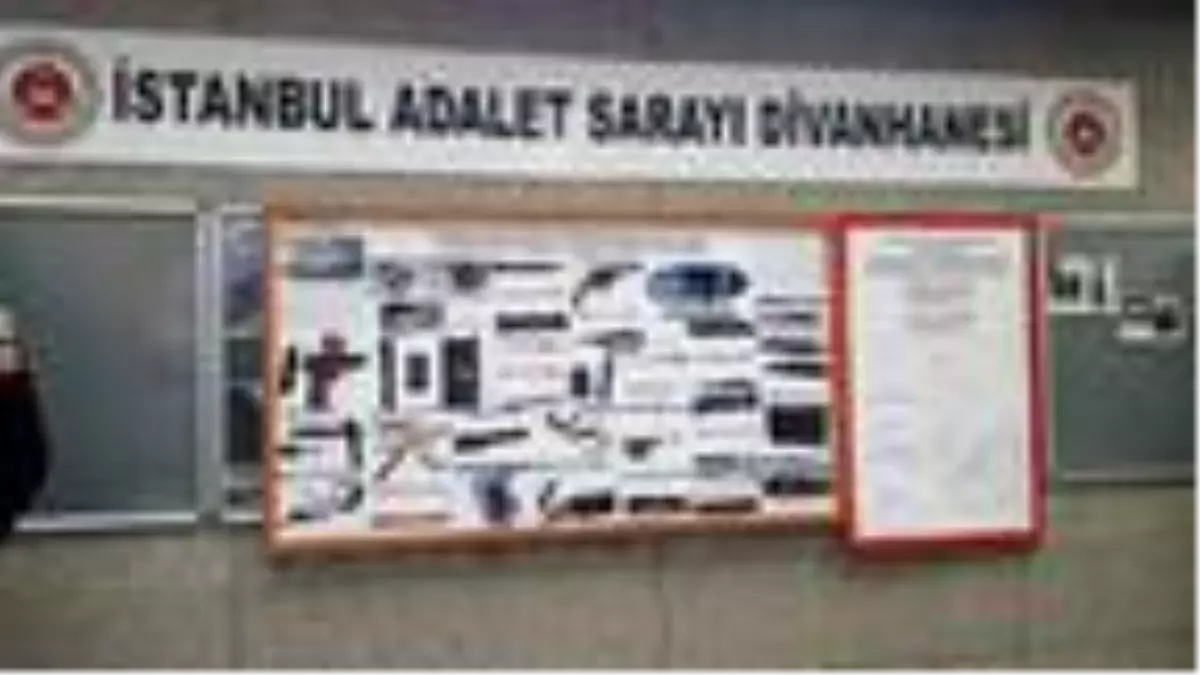 İstanbul Adalet Sarayı\'nda ele geçirilenler ve unutulan eşyalar sergilendi