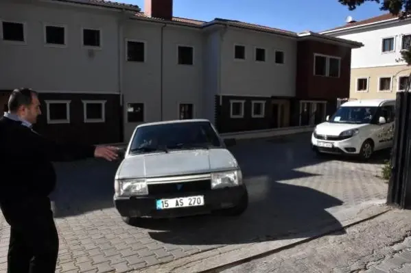 İzmir’de bulunan liseli 3 kız, ’macera’ için evden kaçmış 2 Son Dakika