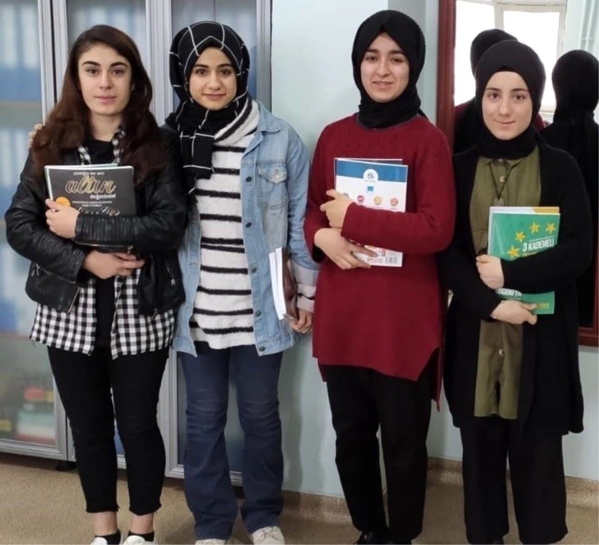 Karabük Belediyesi\'nden, Mardin\'deki öğrencilere kitap yardımı
