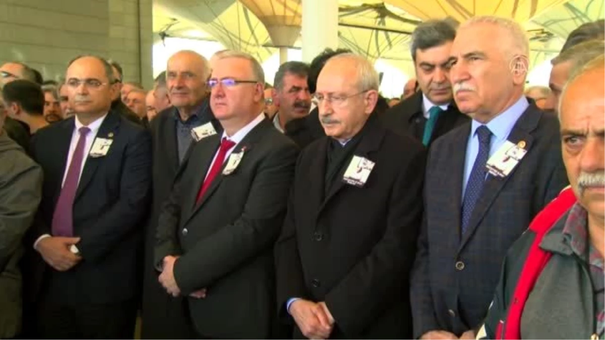 Kılıçdaroğlu, Muzaffer İlhan Erdost\'un cenaze törenine katıldı