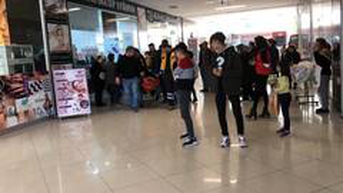 Kuaförde karısını bıçaklayıp rahat tavırlarla böyle kaçtı