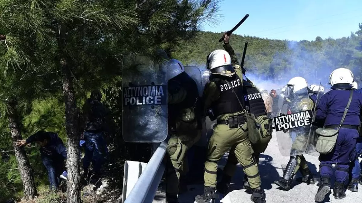 Midilli Adası\'nda kurulacak yeni göçmen kampı karşıtı protestolar devam ediyor