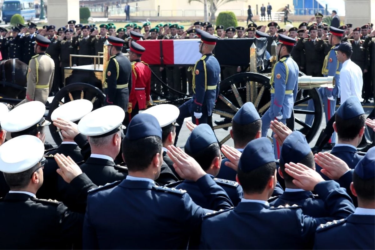 Mısır\'da Mübarek için askeri cenaze töreni