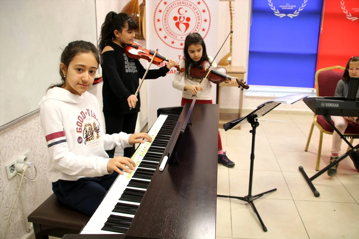 Müzik şehri Kırşehir\'de piyano ve kemana ilgi artıyor