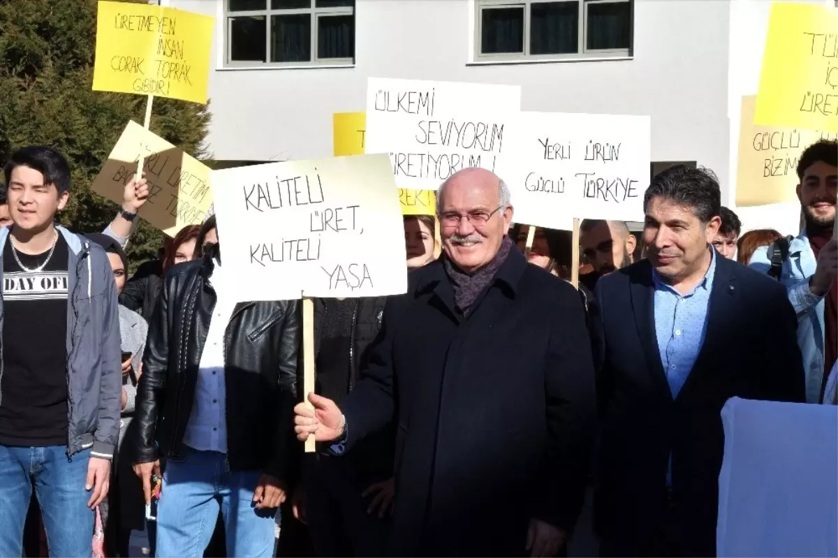 Uşak Üniversitesi öğrencilerinden yerli üretime destek yürüyüşü