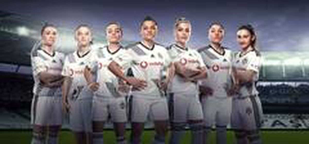 Vodafone Park\'ta saha kadınların