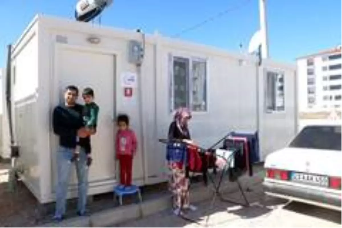 Deprem bölgesi Elazığ\'da, konteyner evlerde yaşam