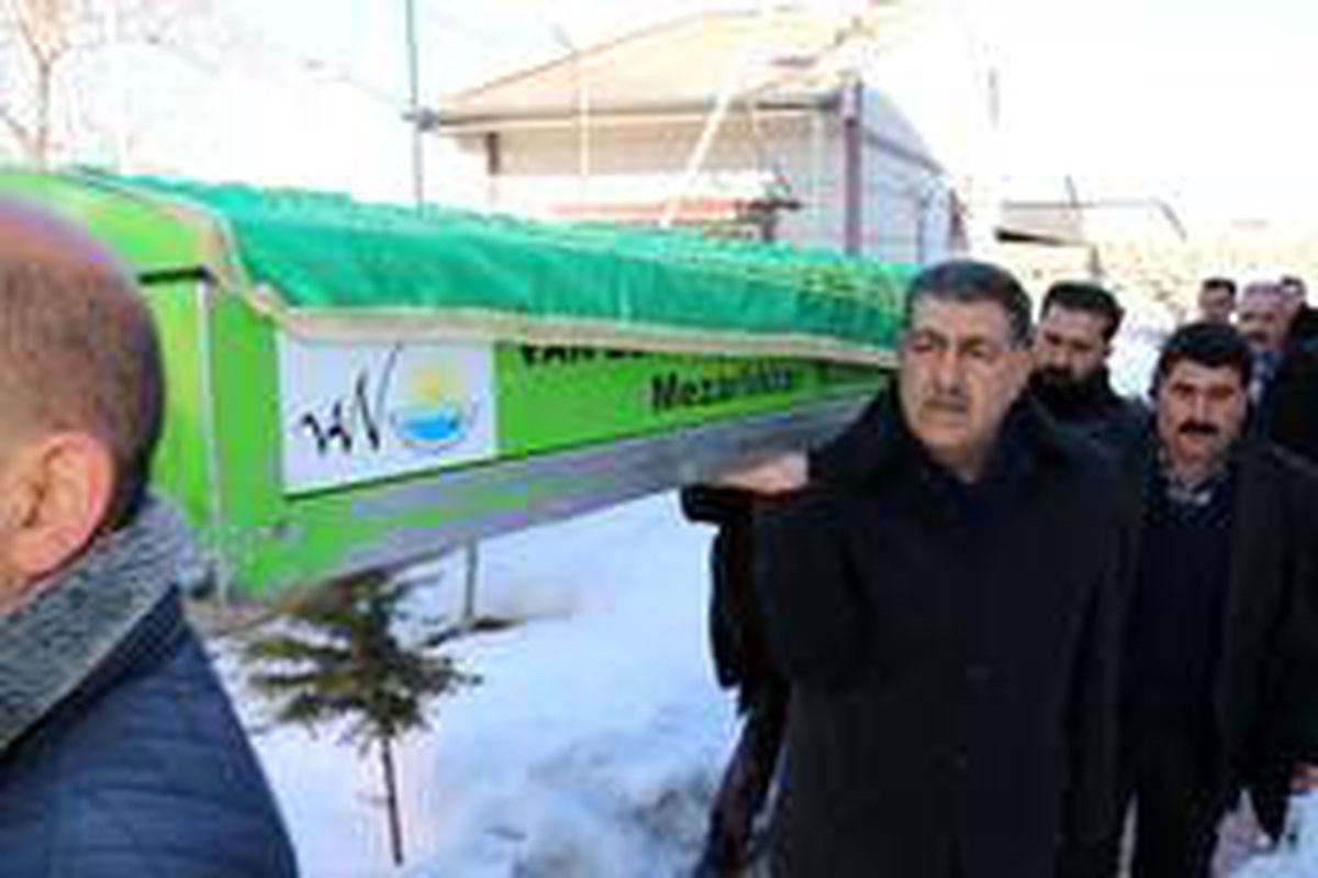 Depremde hayatını kaybeden Emirhan son yolculuğuna uğurlandı