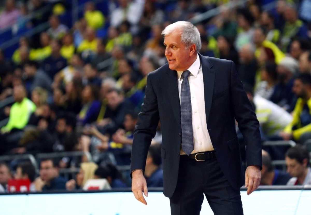 Fenerbahçe taraftarı, Obradovic\'i istifaya davet etti