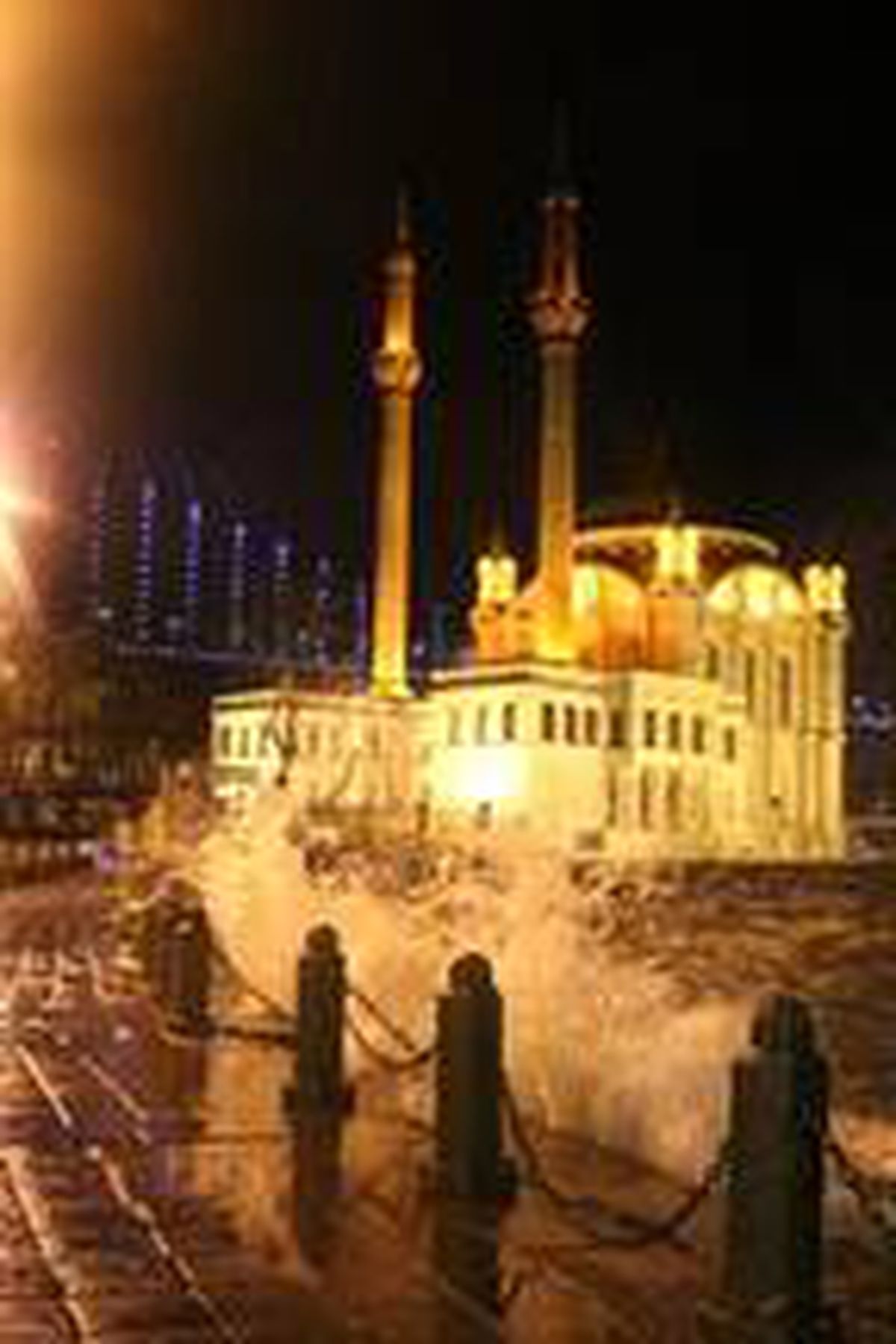 İstanbul\'da beklenen lodos gece saatlerinde etkisini gösterdi