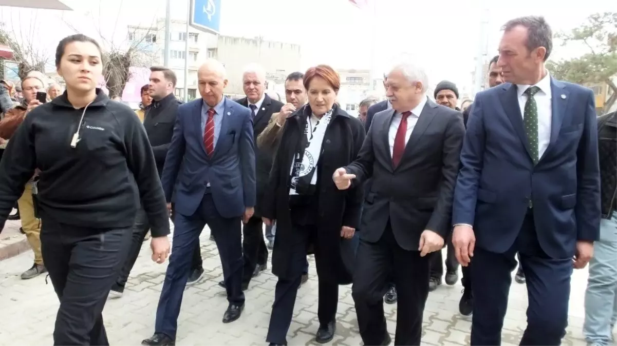 İYİ Parti Genel Başkanı Akşener Burhaniye\'yi ziyaret etti