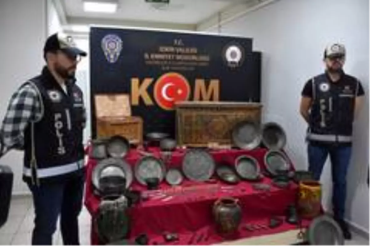 İzmir\'de piyasa değeri 15 milyon lira olan tarihi eserler ele geçirildi