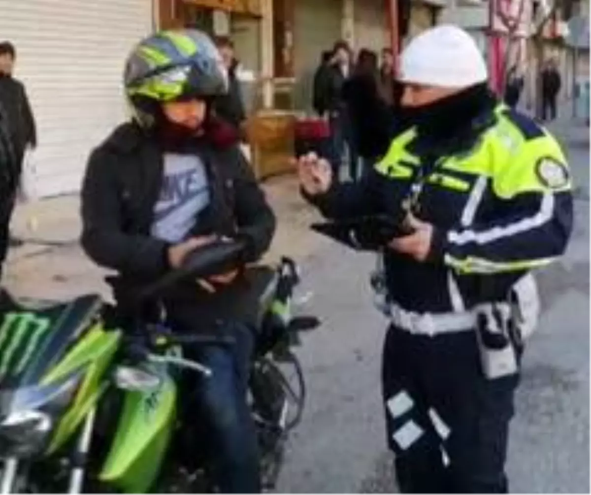 Kask takmayan motosikletlilere geçit yok