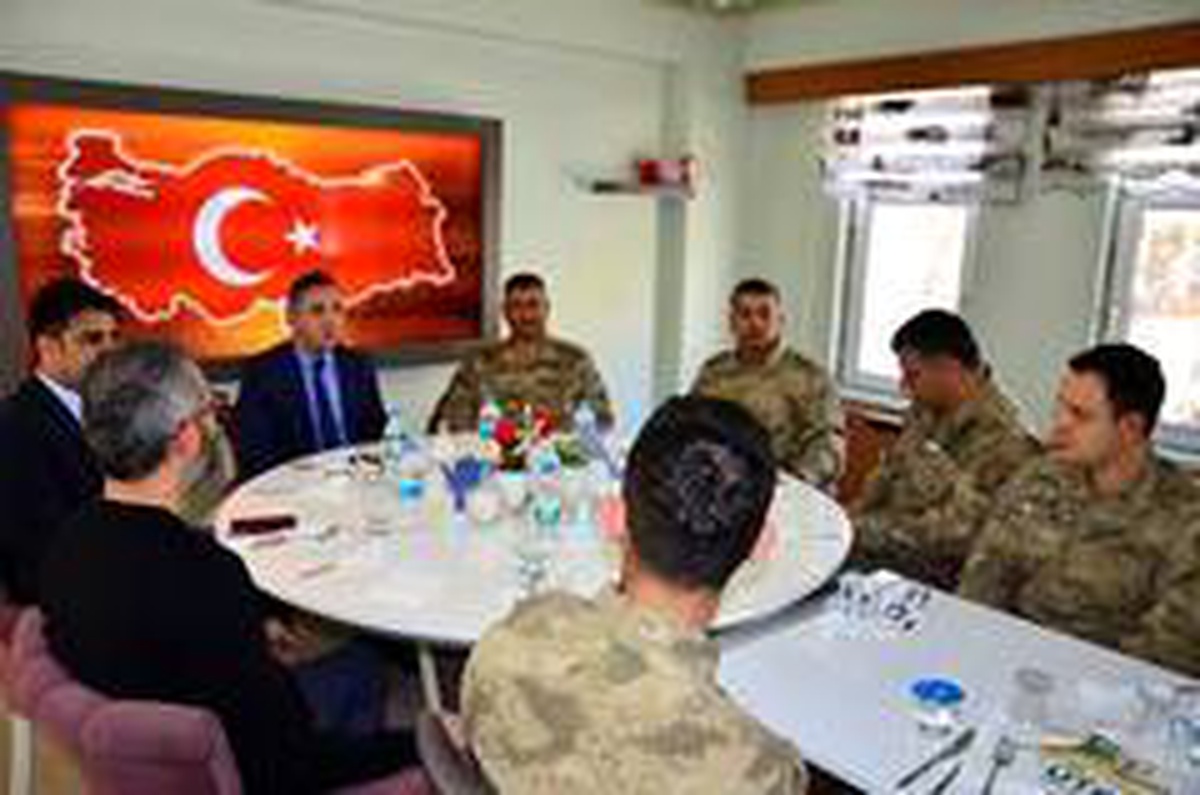 Kaymakam Solmaz\'dan Mehmetçik onuruna yemek