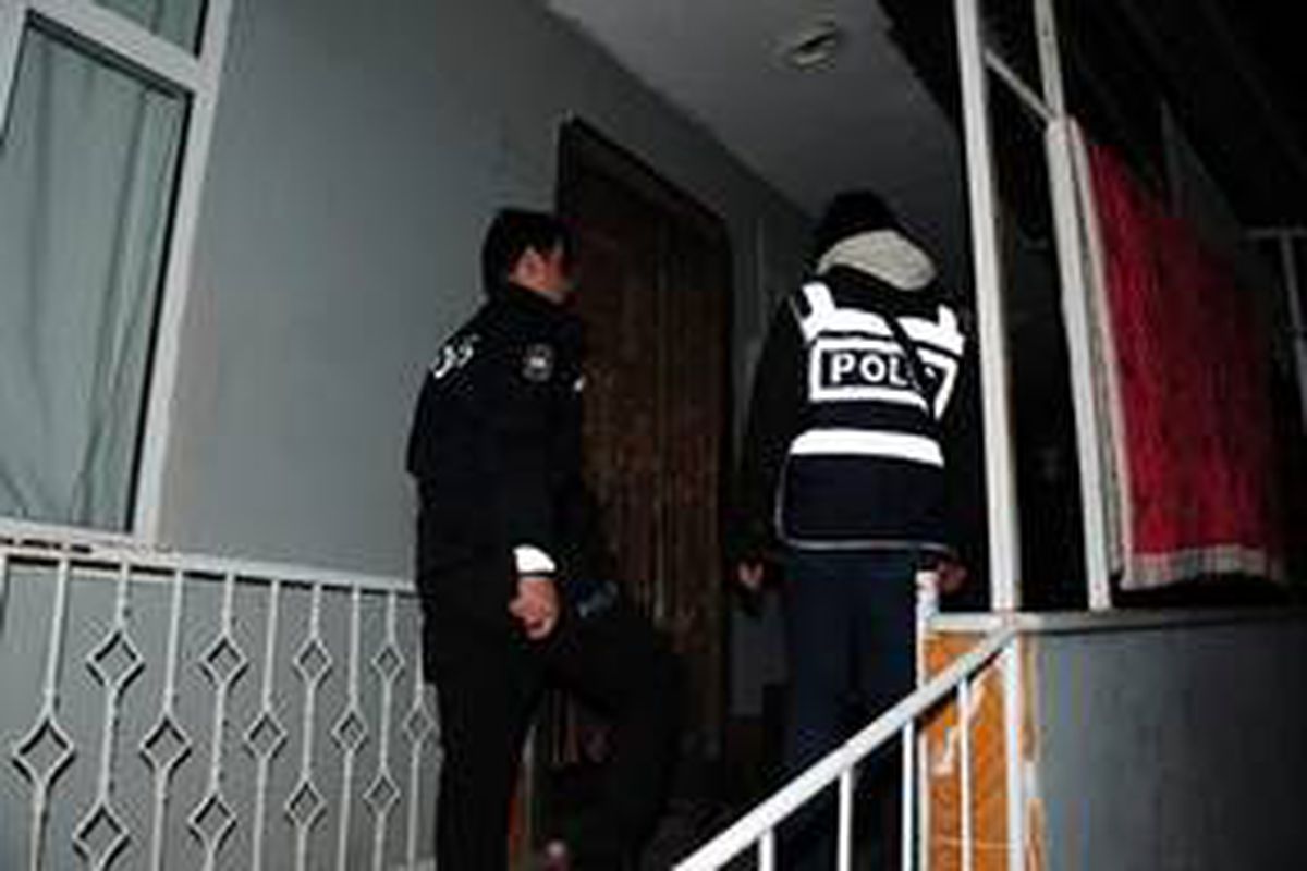 Kocaeli\'de çeşitli suçlardan arananlara yönelik operasyonda 41 kişi yakalandı