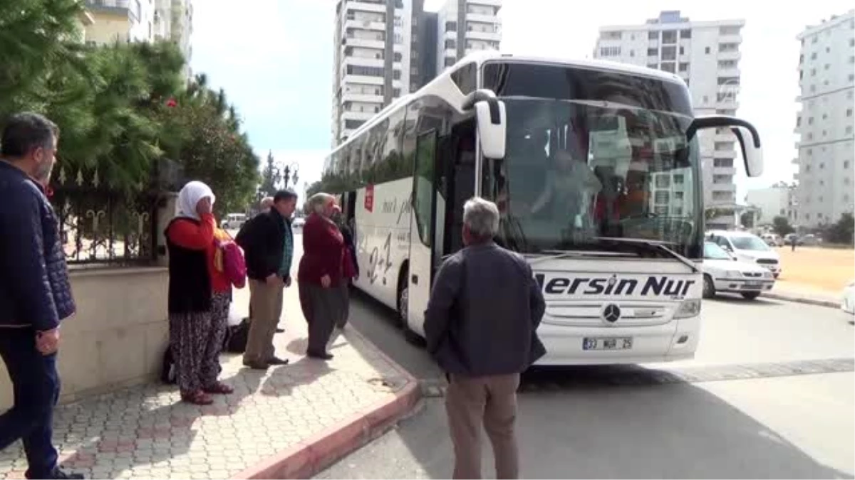 Mersin\'den yola çıkan umre ziyaretçileri Adana Havalimanı\'ndan geri döndü