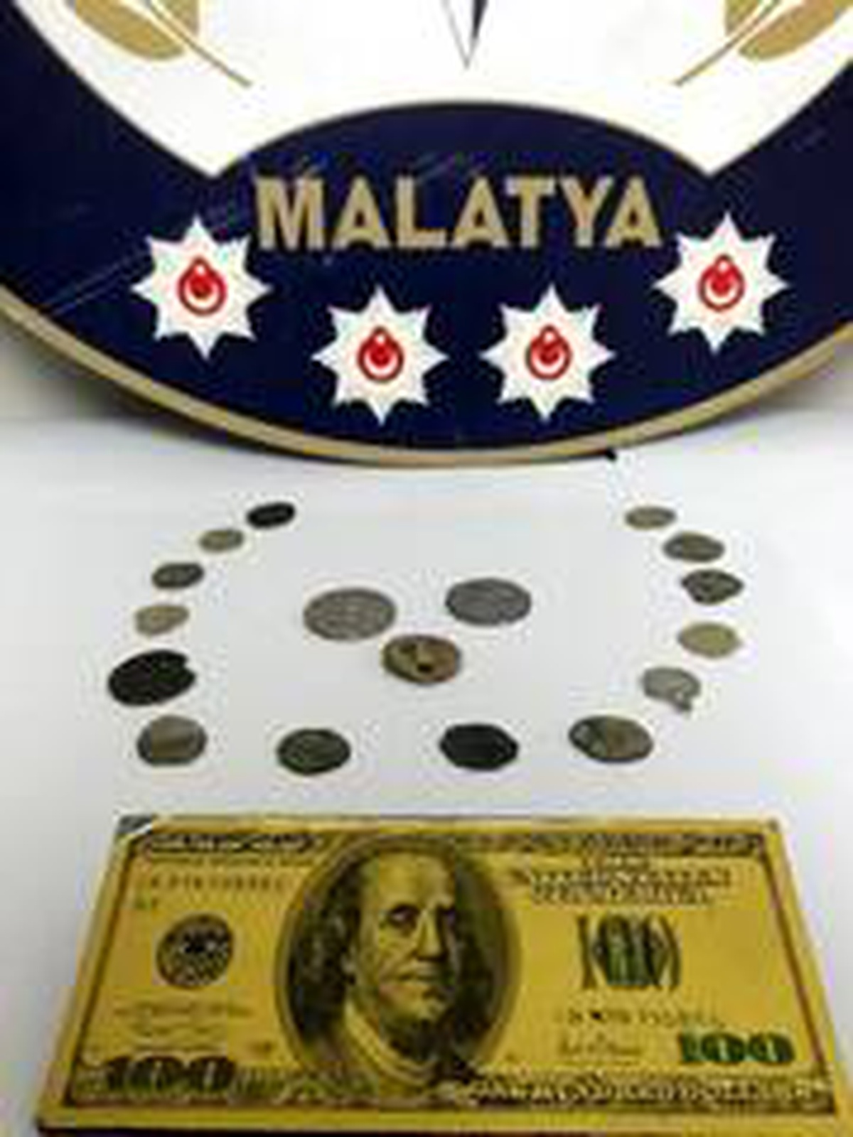 Metal banknot kalıbı ve tarihi sikkeler ele geçirildi