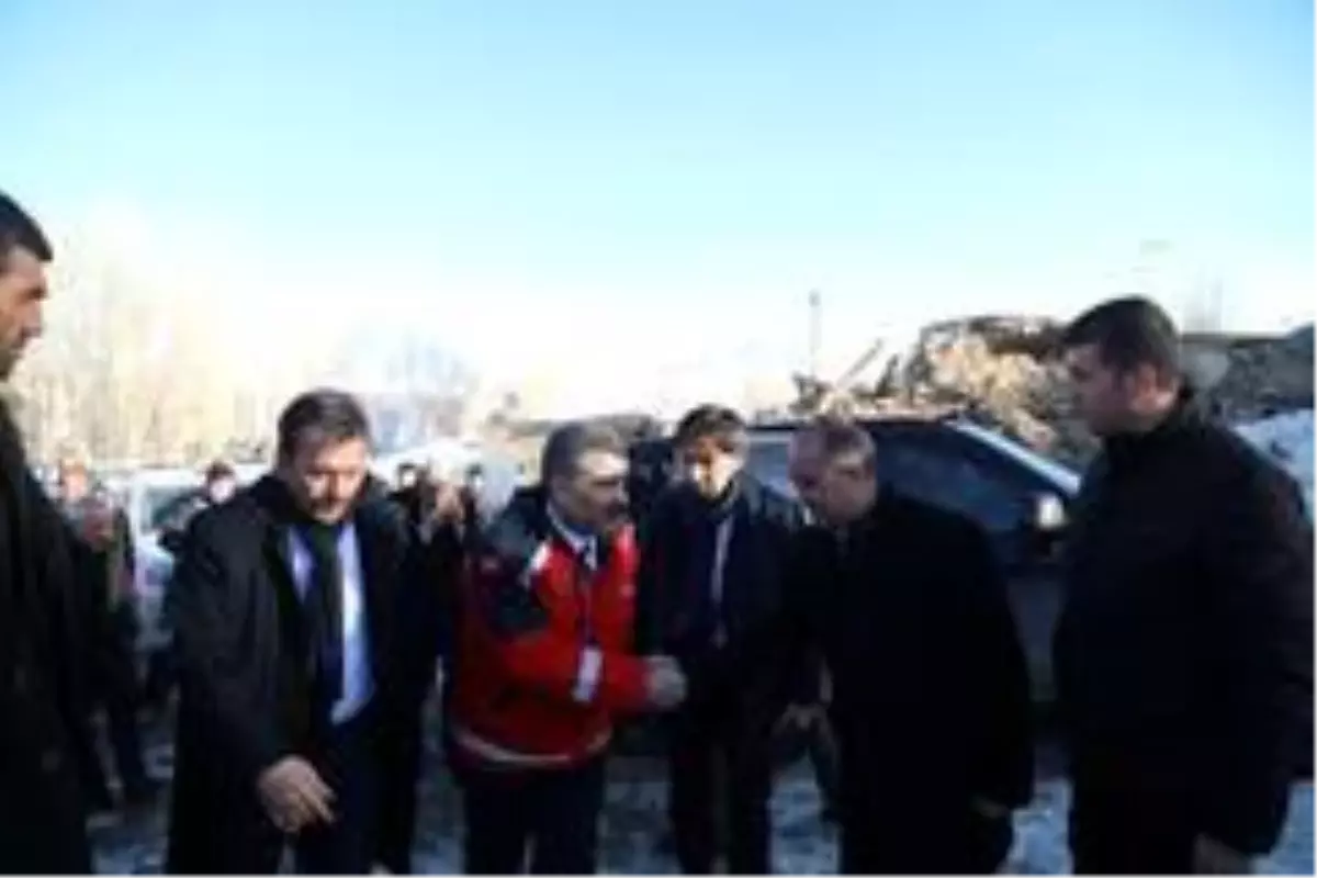 Sağlık Bakanı Fahrettin Koca deprem bölgesini ziyaret etti