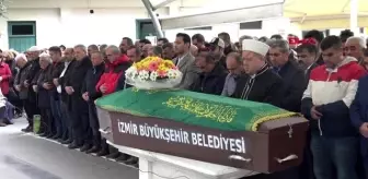 Samsun'daki evinde ölü bulunan doktor, izmir'de toprağa verildi