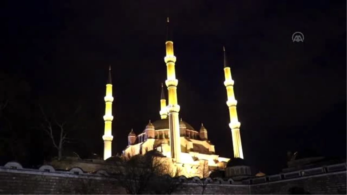 Selimiye Camisi\'nde Regaip Kandili coşkusu