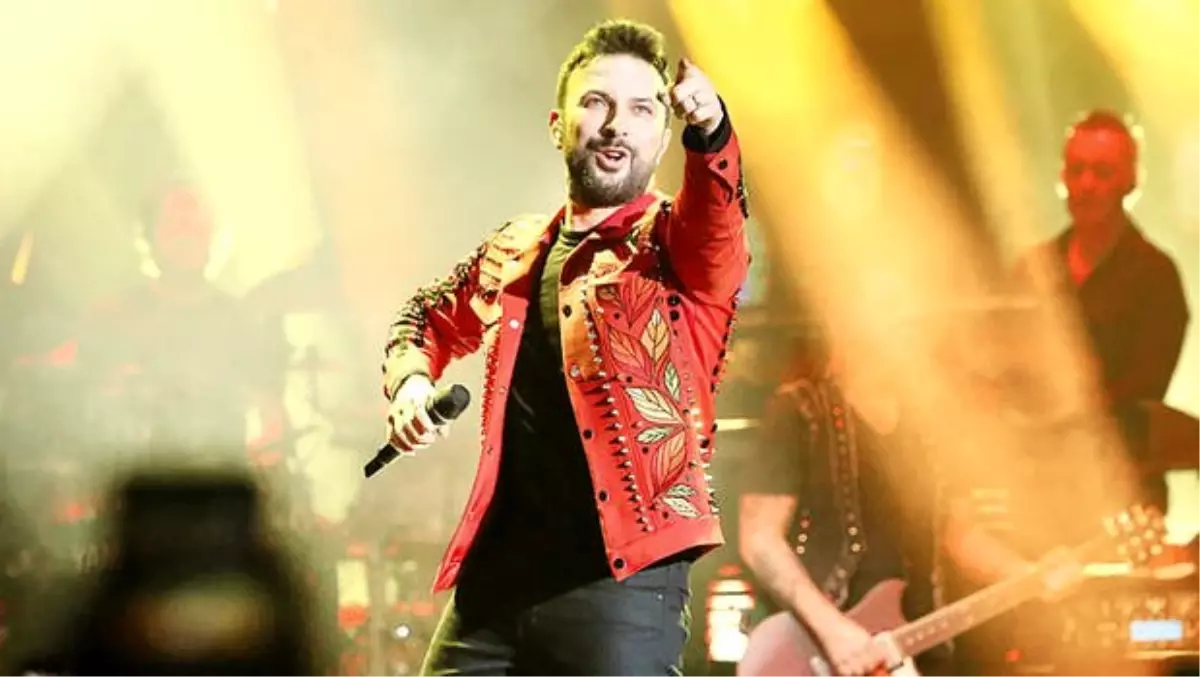 Tarkan\'ın ceketi tiyatro sahnesinde