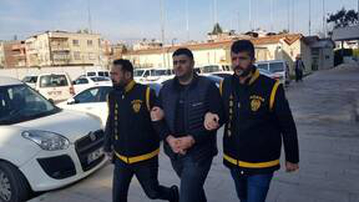 Adana\'da baz istasyonundan akü çalan iki şüpheli tutuklandı