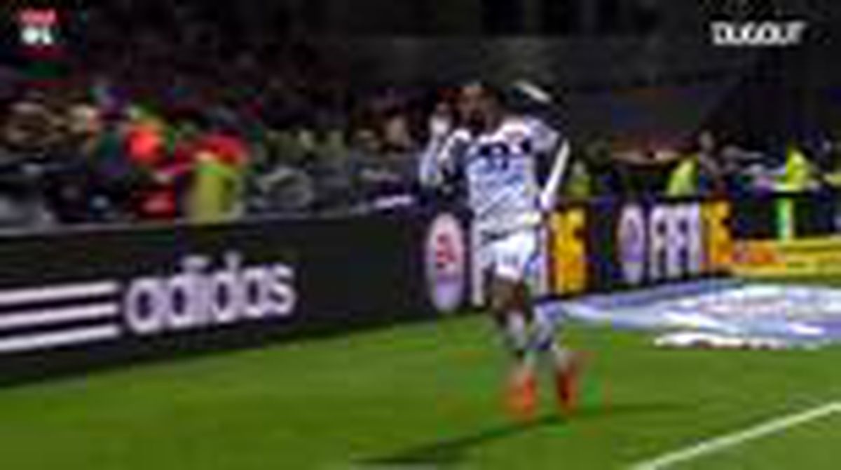 Alexandre Lacazette\'in Saint Etienne\'e Attığı Mükemmel Gol