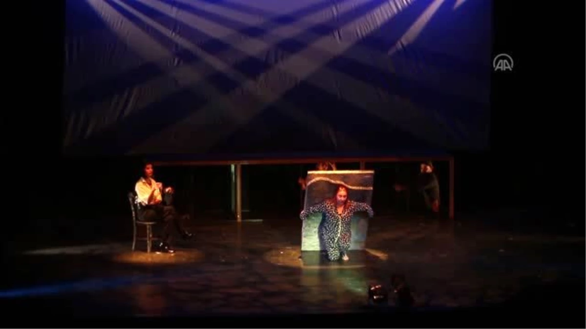 Antalya Devlet Tiyatrosu "Boş Odalar"ı sahneledi