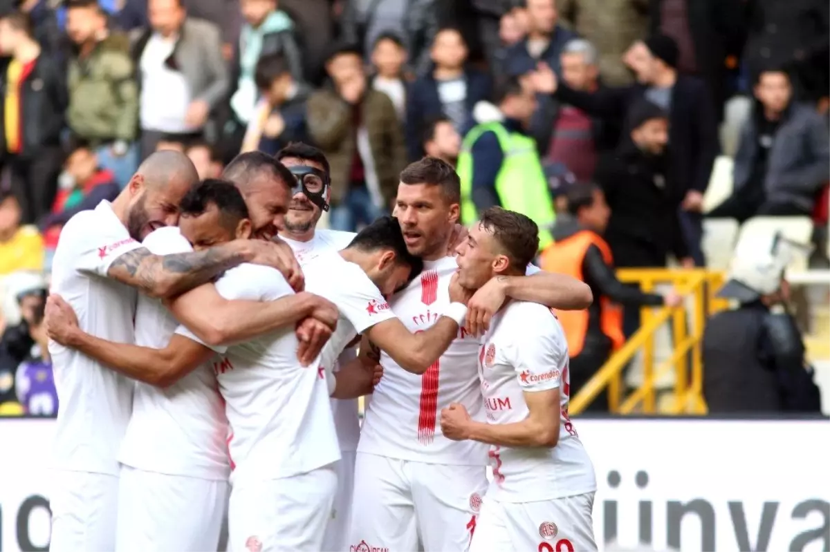 Antalyaspor ile Fenerbahçe 48. randevuda