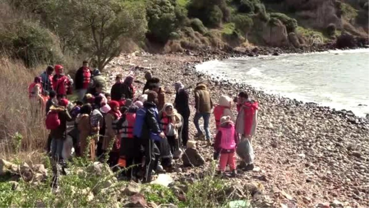Bir grup düzensiz göçmen, Ayvacık Sahili\'nden botlarla hareket etti (2)