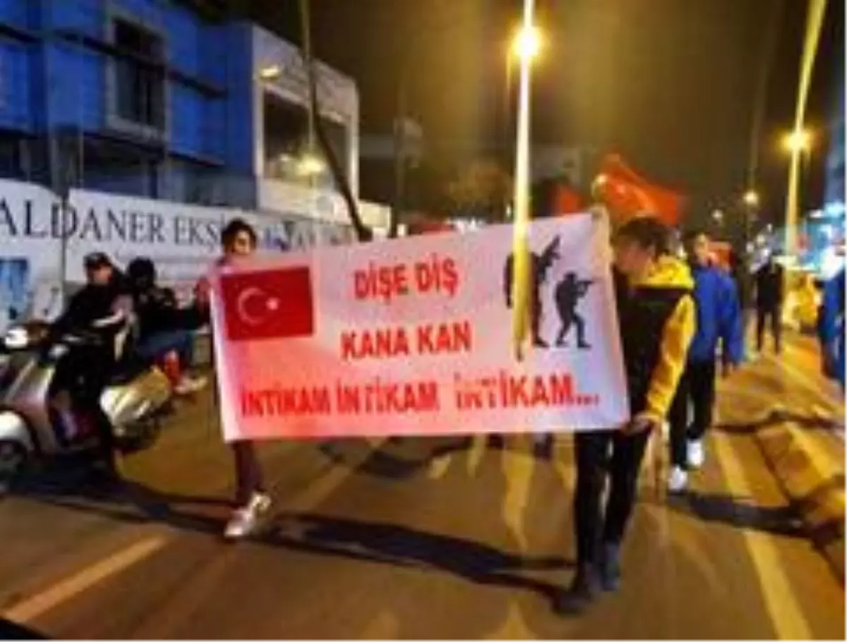 Çekmeköy\'de şehitlere saygı yürüyüşü