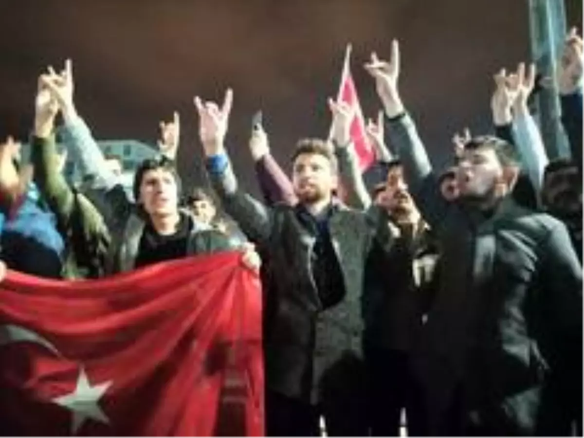 Cumhuriyet Üniversitesinde askerimize saldırı protesto edildi